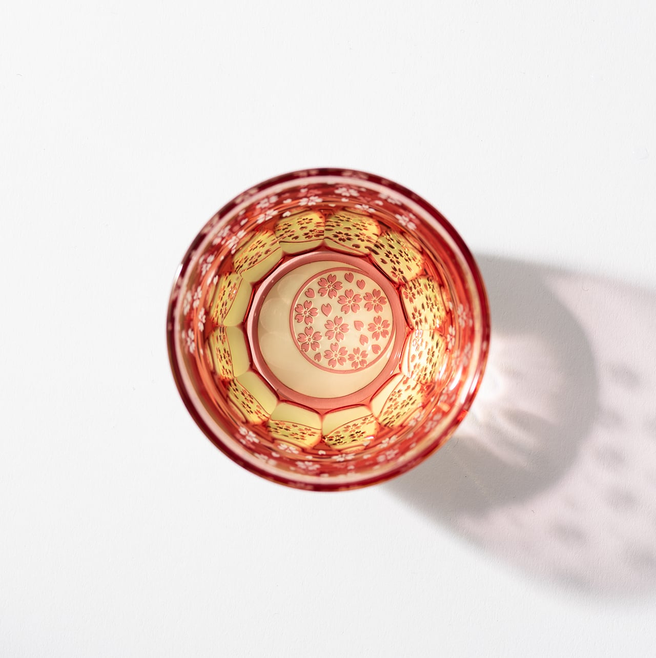 月夜桜（金赤×プラセオ）ぐい呑 | 椎名切子（GLASS-LAB) 江戸切子・砂